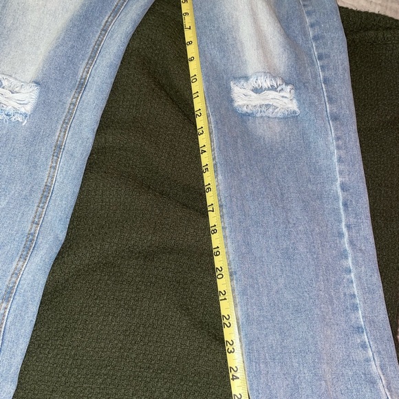 Asymmetrical button jeans - Picture 3 of 3